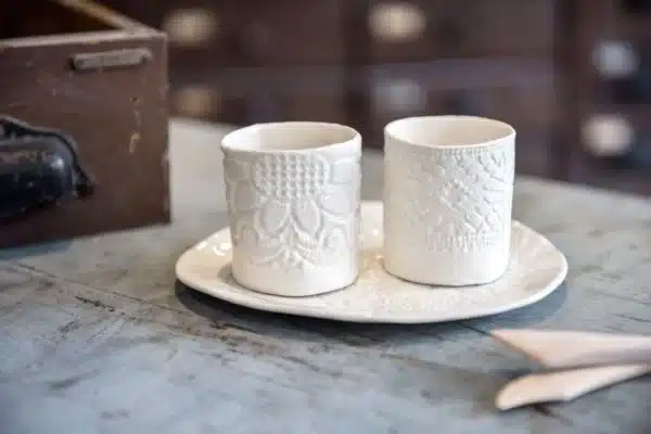 Modelez votre set à thé en porcelaine